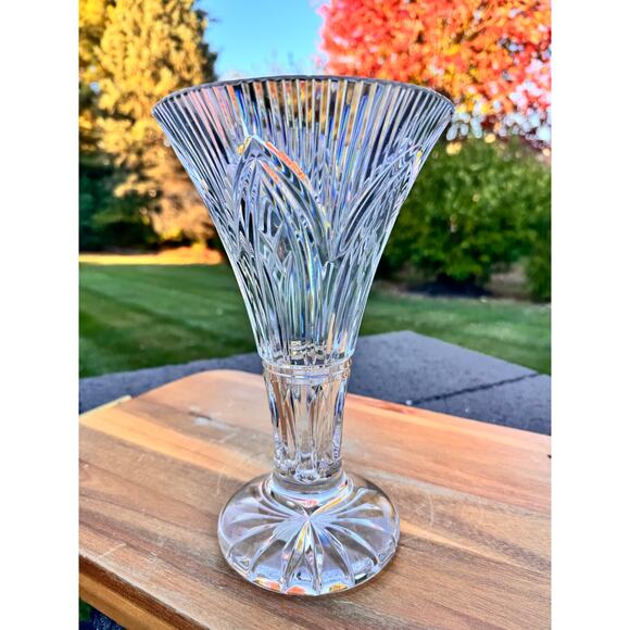 Waterford Crystal Romance of Ireland Rock of Cashel 10" Footed Trumpet Vase - Picture 5 of 14